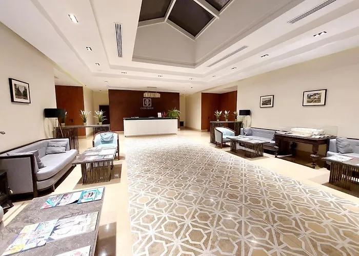Caspian Breeze Luminous Suite With Balcony Steps From Baku Boulevard
