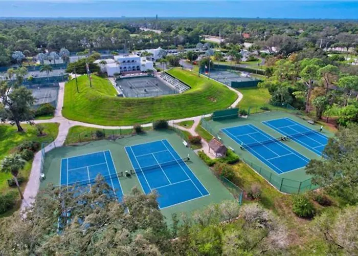 Naples Dream At Wtc With Heated Pool Spa Sauna 7 Bicycles And 3 Mls To Beach
