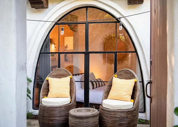 Casa Blanca Suite B2 - Sunlit Montecito Studio Retreat With Patio