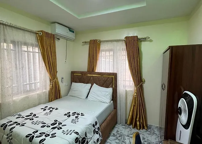 Cee&Tee Sm Abk 1Bedroom -247Electricity - Solar Inverter Ac In Bedroom
