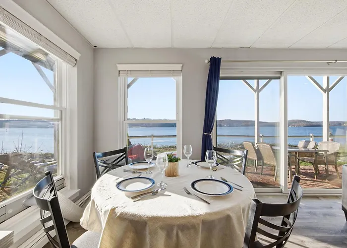 Waterfront Walk Out With Private Terrace