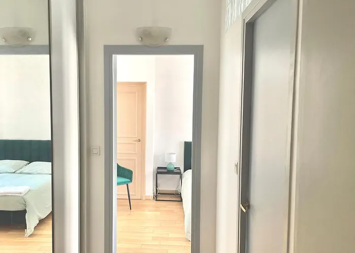 Gustave - Charming Eiffel Tower Appartement -