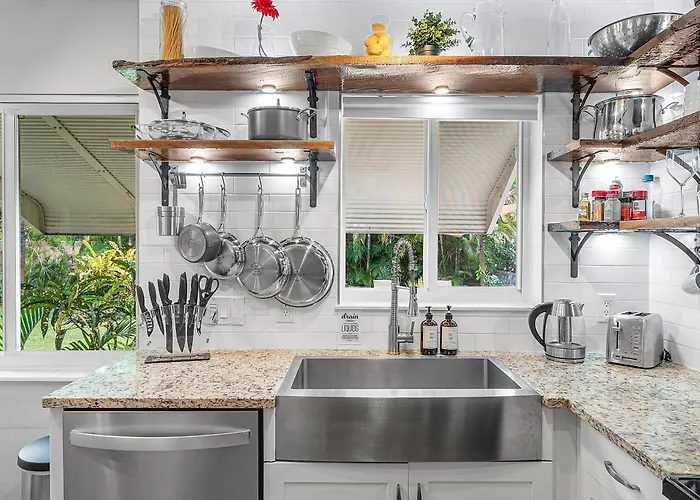 Coastal Serene Courtyard, Lush Garden, Bbq & Bar Cart- 1 Dollar Rides To Beach- By Maven Vacation Rentals