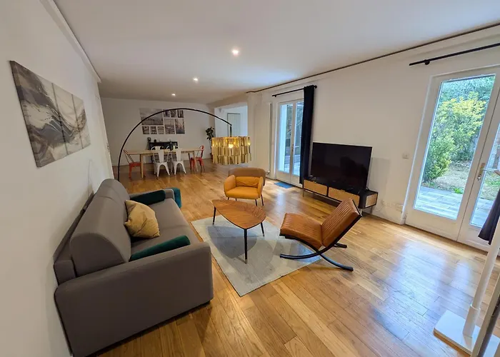 Great Apartment With Private Garden