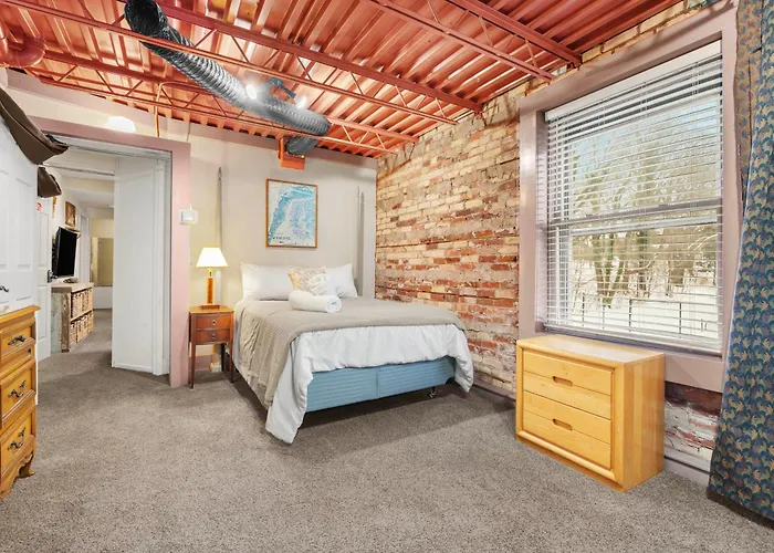 Historic Hardware Loft | 2 Blocks To Downtown