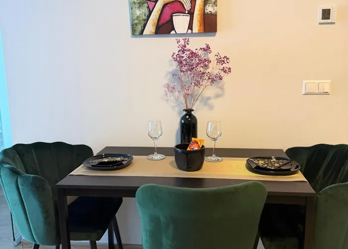 Cosy 1 Bedroom Apartment In The Heart Of Old Town With Parking