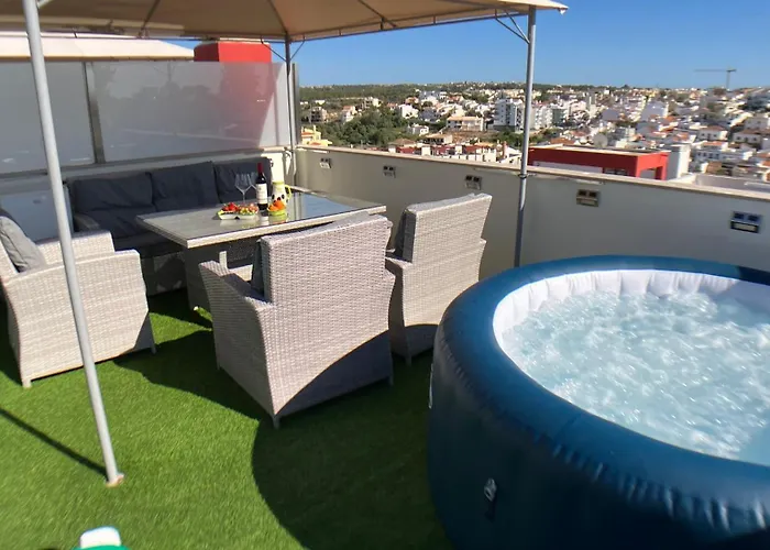 Apartment Alpha - 2 Bedrooms, Private Rooftop Patio With Hot Tub, Bbq And View