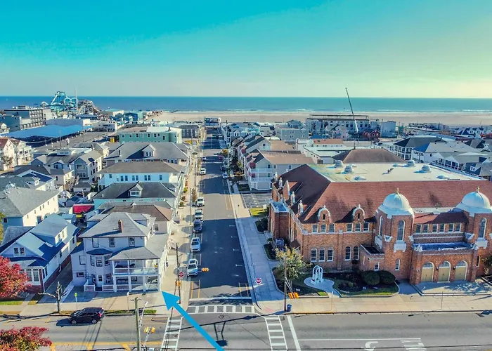 Ultra Modern - Entire 3 Bedroom Apartment - 5 Min Walk To The Beach