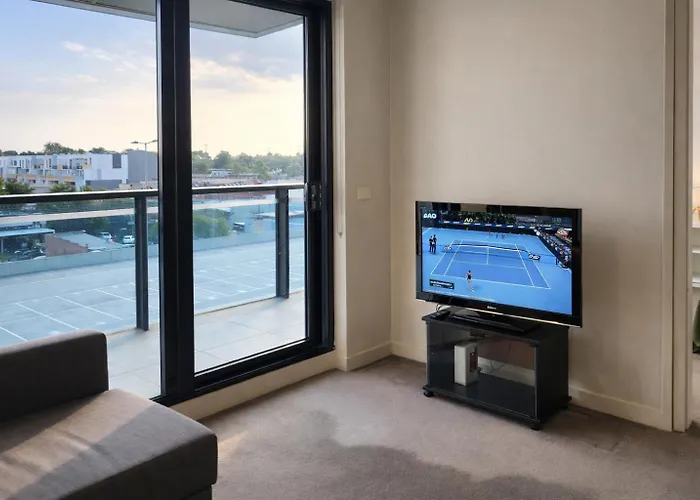 Two Bedroom Apartment With Views In Cheltenham