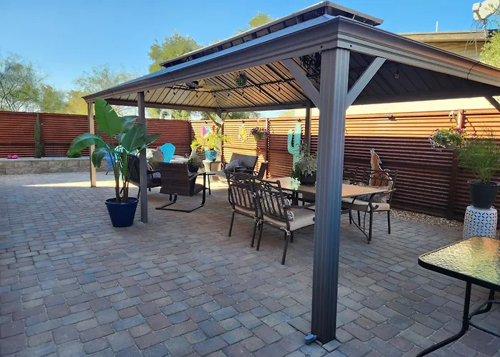 2-Bed Condo, Cook-Ready Kitchen, And Laundry, 5-8 Minutes From University Of Arizona And Downtown Tucson