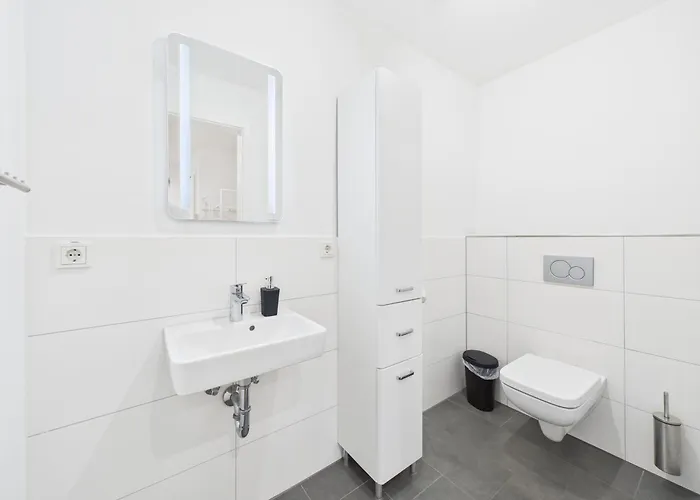Kstay Apartment-Kombi Im Eg Und Dg Fuer Bis Zu 8 Personen Mit Dachterrasse, Parkplaetzen, Smart-Tvs