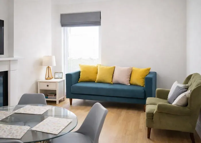 Evo Green Gravesend 2 Bed Apartment, 2 Mins Station, Town Centre