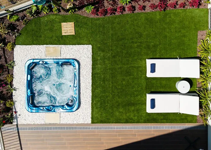 Star Lit Jacuzzi Apartment