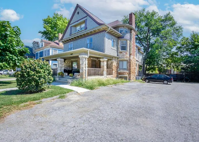 Historic 1Bdrm - Parking - Walk To Restaurants & Westport!