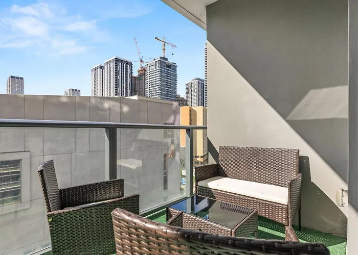 Breezy Stays Luxury Residences - Near Kaseya Center