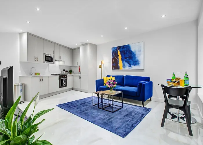 Hybrid Resi - Uxbridge, On-Site Car Or Van Parking, Near London Heathrow Airport