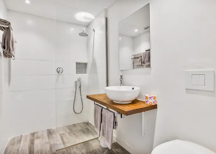 Indigo Apartments & Suites - 'Adults Only'