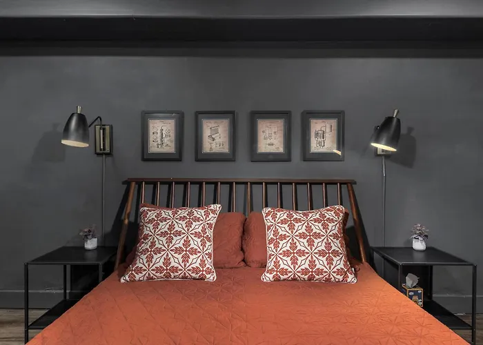 Derby City Plush Loft --- 6 Bed 4 Bath By Hollyhock Suites