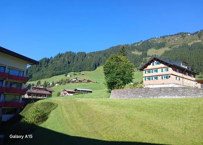 Aparthotel Mittelberg Mit Schwimmbad Kleinwalsertal