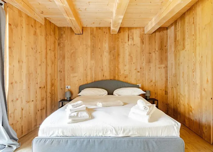 Boutique Alpine One-Bedroom By Supastays - Via Lyssandrin 8