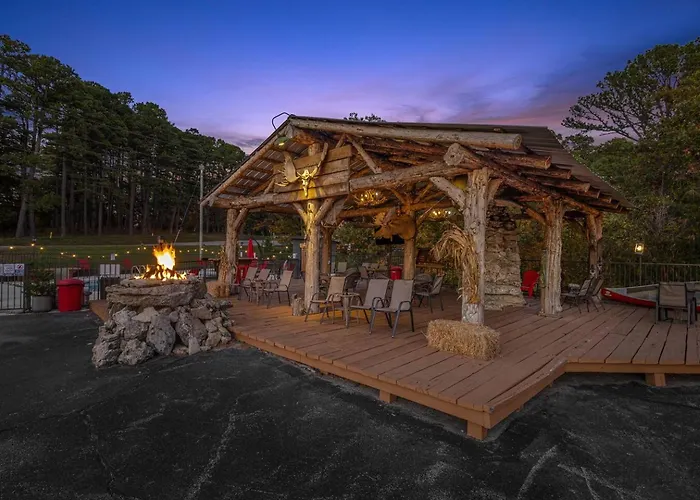 Stonegate Lodge King Bed Wifi Roku Tv Salt Water Pool Room #203