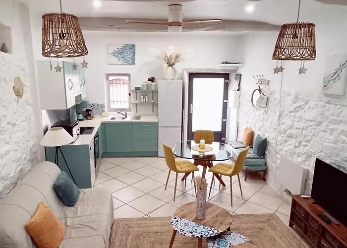 Cosy Flat In The Heart Of Valbonne Village