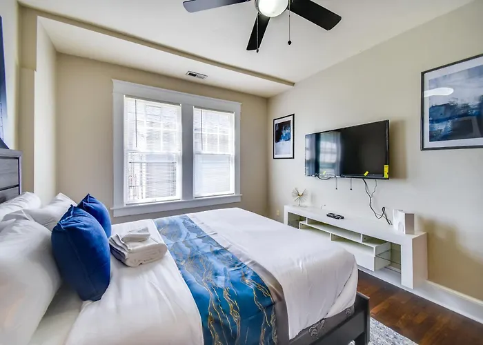 Modern Portsmouth Apartment: Walk To Norfolk Ferry
