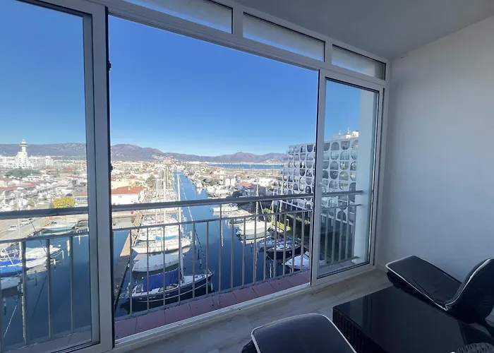Apartamento Frente Al Canal Con Terraza Y Vistas Al Mar