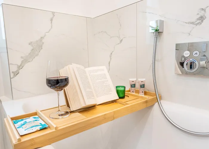 Vivid Luxury Apartment Ludwigsburg - Bluehendes Barock-Forum-Schloss-Downtown-Modern