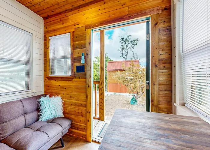 Modern Tiny House In Hill Country W/ Covered Patio