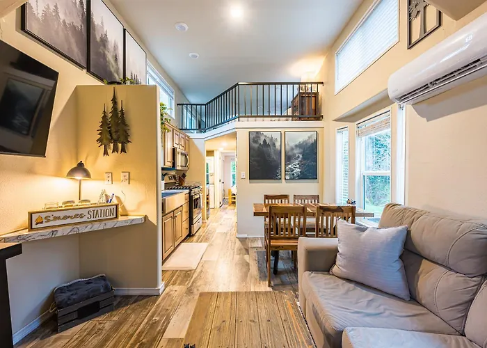 Elkcreek Inn Creekside Tiny Home