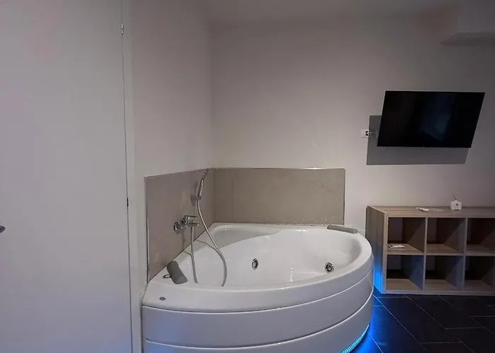 Ra Apartments
