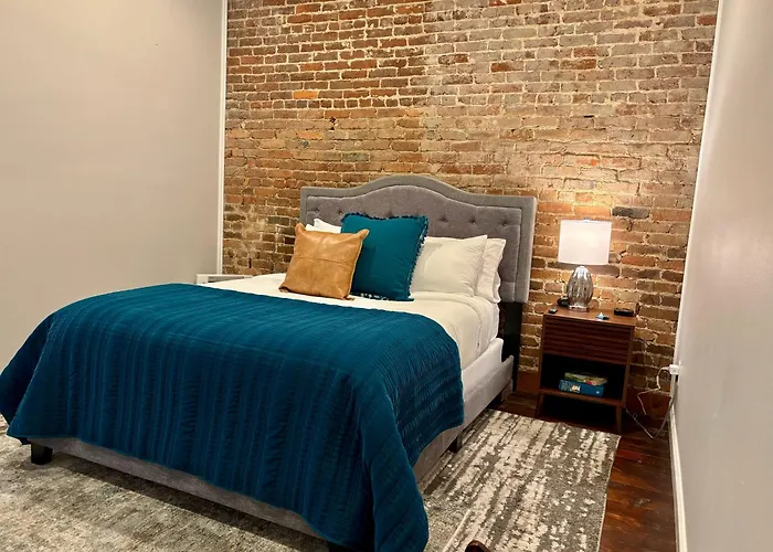 Spacious Downtown Loft On Historic Court Street