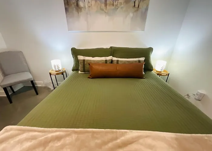The Lawrencian Loft -2Bd King & Queen Beds, 2 Ba