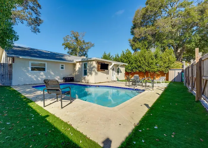 Near Fishing: Palm Harbor Studio W/ Pool Access!