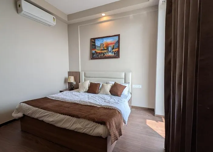 Creative Stays Luxury Studio Near Expo Mart