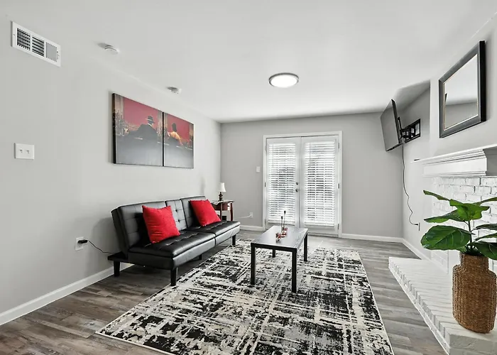 10 Mins From Downtown Dallas Pool & Gym