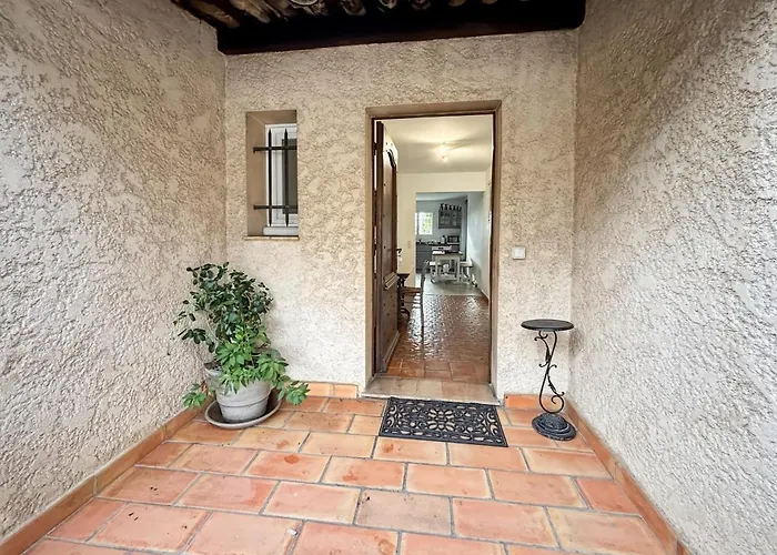 Appartement 2 Pieces Independant Piscine Et Jardin La Roquette Sur Siagne