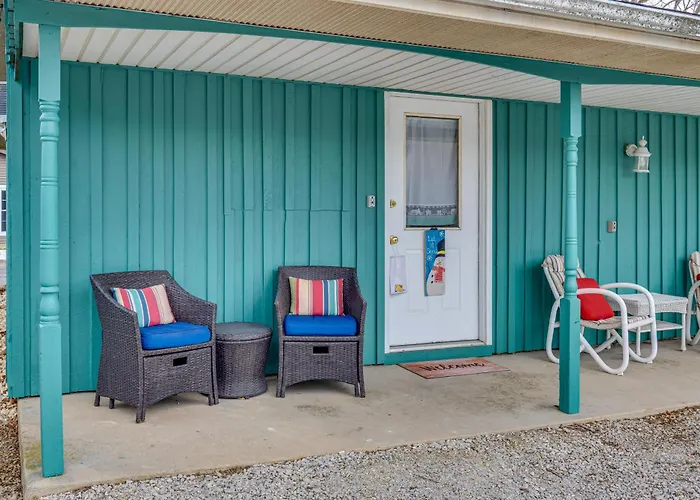 Walkable & Convenient Main Street Studio In Delphi