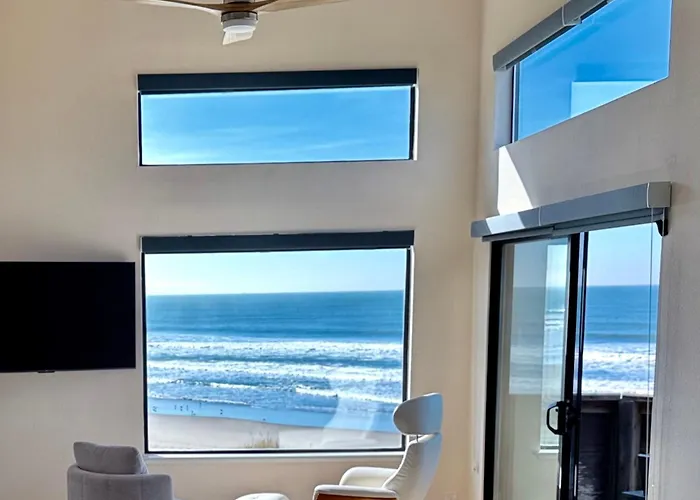 Oceanfront Top Floor Premium One Bedroom, Incredible Panoramic View Of Monterey Bay!