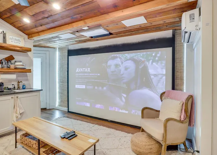 Sleek Studio W/ Projector - Near Texas Tech!