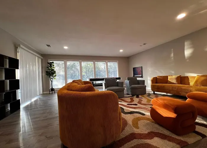 Family-Friendly 5Br Close To Fort Benning With Pool And Fun!