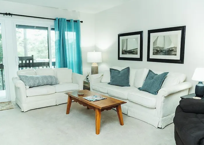 Three Little Pines Condo 2Bd 2Ba With Seasonal Pool Close To Village And Pinehurst Resort