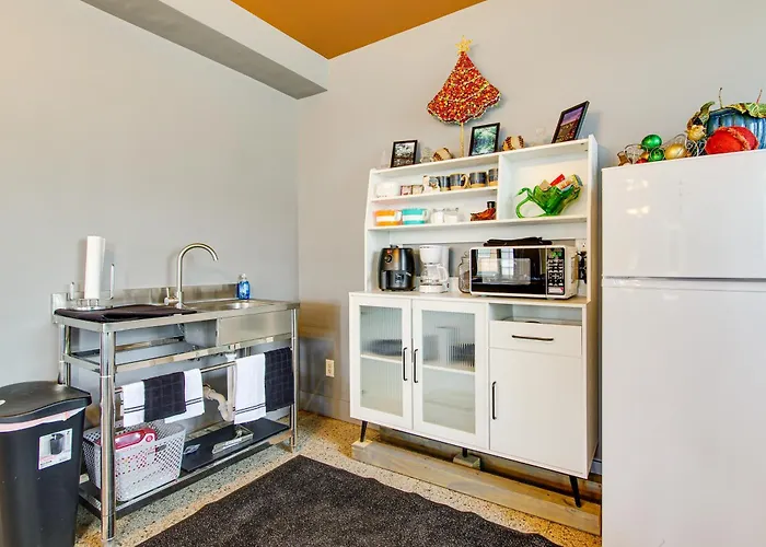 Unique Studio In Downtown Lebanon, Pets Welcome!
