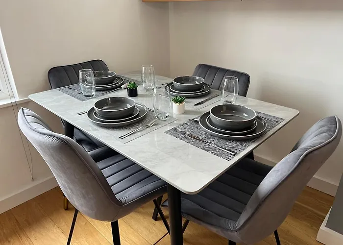 Spacious Duplex Apartment In Greater Manchester - Fast Wifi - Kingsize Bed