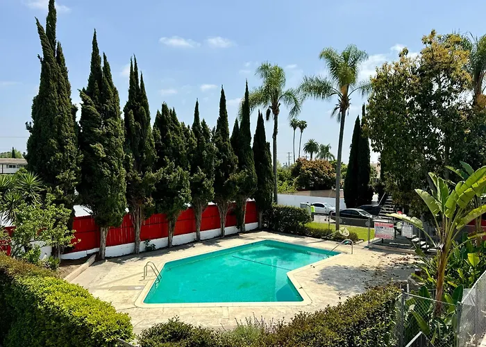 Golden Downey Designer Abode - Poolside Suite