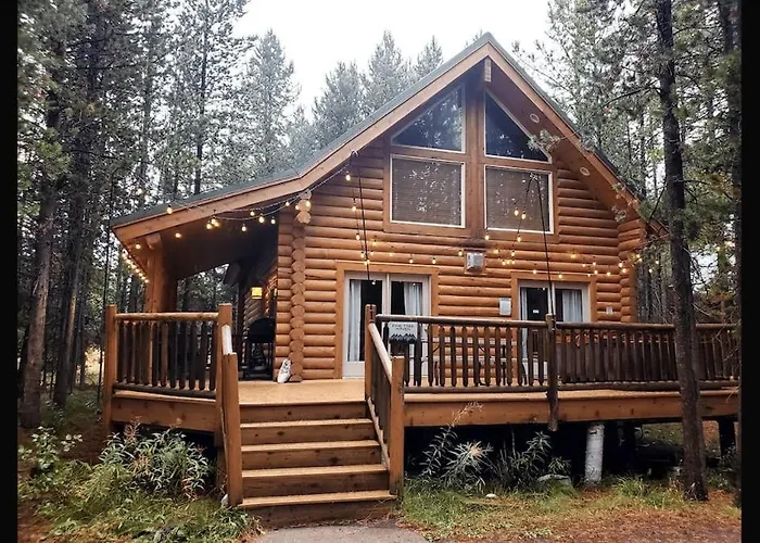 Tall Pines Lodge - Snowy Winter Escape -Hot Tub
