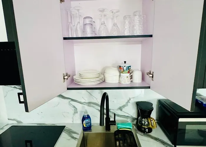 Sleeps 6 Luxe 2Br Apt Prime Location Free Parking