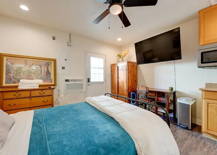 Near Fishing: Palm Harbor Studio W/ Pool Access!
