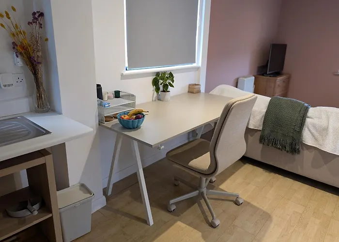 Studio Apartment - Iver Heath